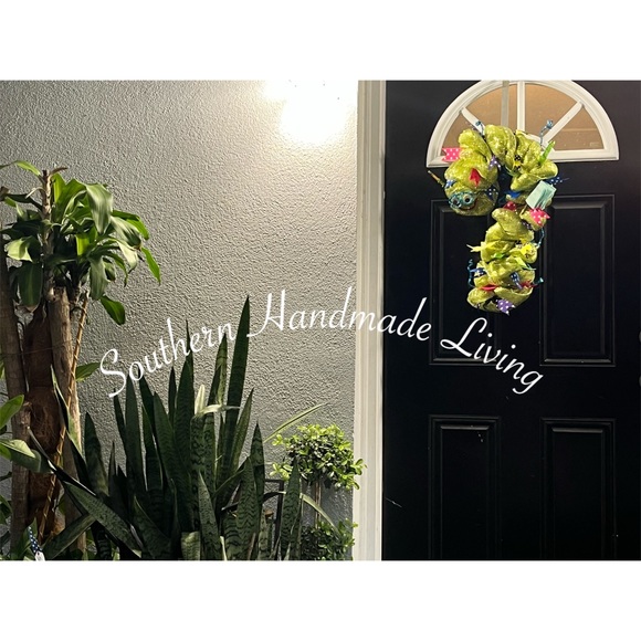 Love a TEACHER Bookworm wreath - Picture 3 of 4